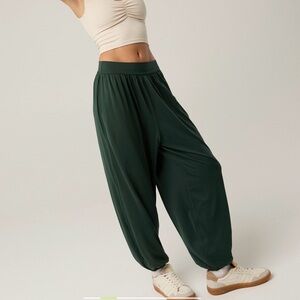 Offline by Arie the hugger go with the flow baggy jogger